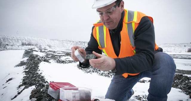 Reuse of asbestos mining residues in Canada: profitable vs healthy
